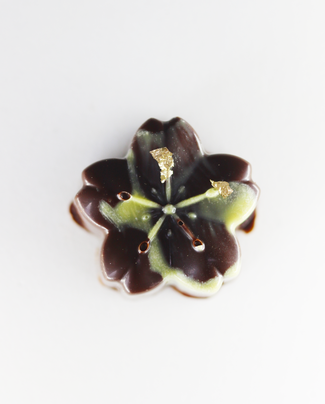 Casquinha 54% de matchá com flor de sal