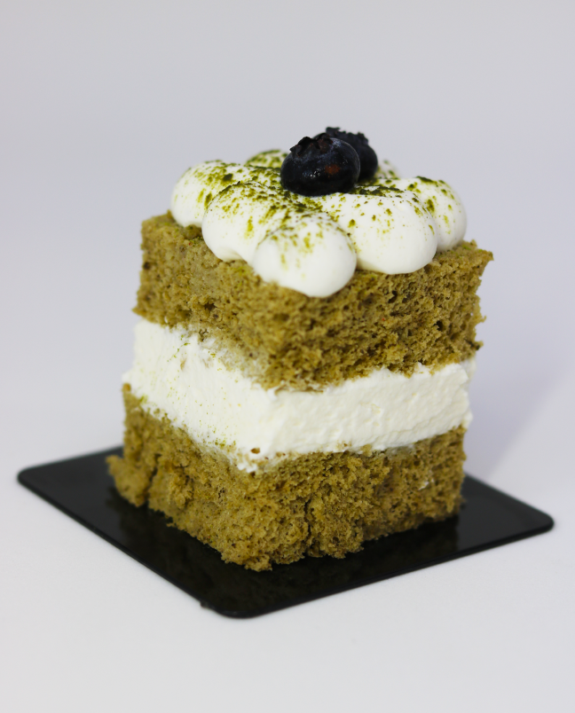 Mini bolo matchá shortcake